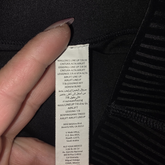 alo set Navy Sports Bra and Black Yoga Leggings - Picture 4 of 4